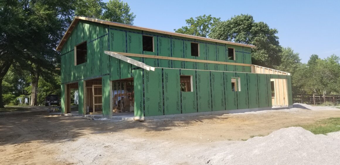 Garage / Barn